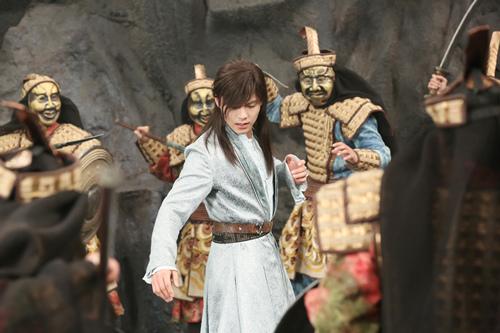 《幻城》白发樱空释上线 马天宇救公主爆男友力