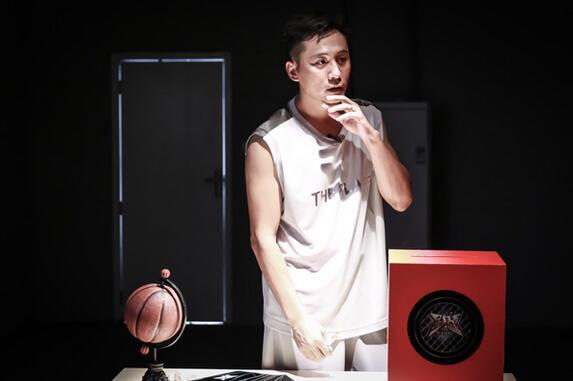 刘烨“造反”带队外出喝酒 引发教练现场发飙