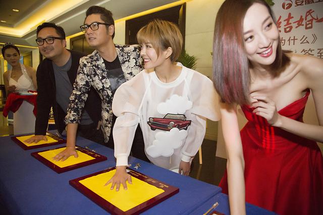 《结婚为什么》 种丹妮爆任重表情包堪比傅园慧