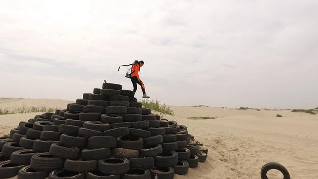沙漠赛持续升温 游泳王子保护“生命之水”