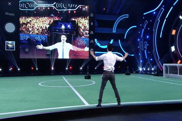 《加油!向未来》伊一3000米高空验证“时光加速”