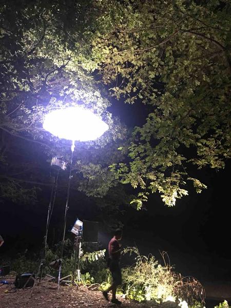 关晓彤赶戏不忘发福利 鞠婧祎总攻上线撩妹不停