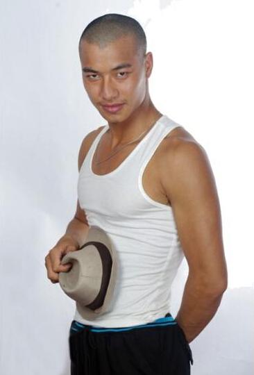 青春励志剧《母爱如山》热播 阿诺诠释人间大爱