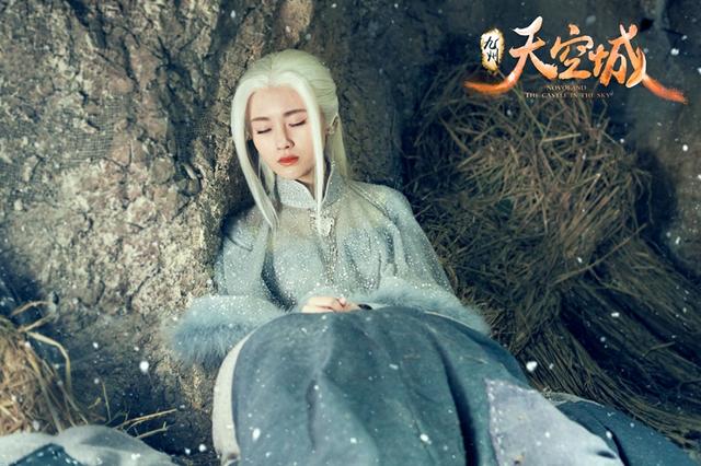 关晓彤赶戏不忘发福利 鞠婧祎总攻上线撩妹不停