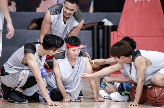 “超迅”组合王迅梁超翻脸 田明鑫单挑李汶翰