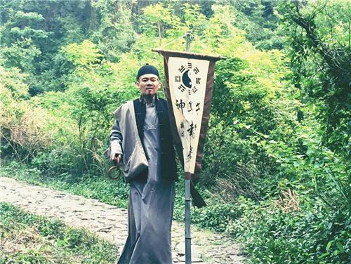 姜艺声《女匪首传奇》杀青 勇玩颠覆获导演首肯