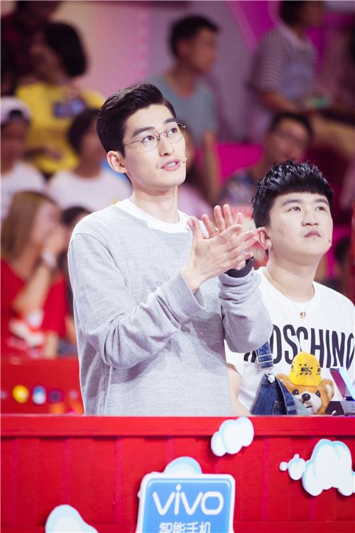 《夏日甜心》张翰唱歌不忘耍帅 上演个人solo