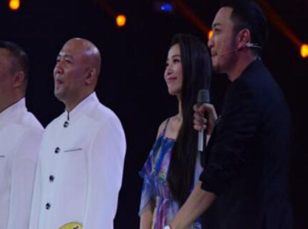 《星光大道》才女林玉现身 获尼格买提深情守候