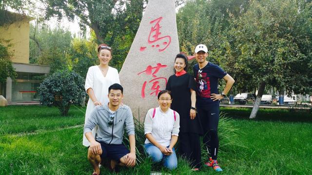 《马兰谣》热播 主演徐杰朱研重回马兰基地