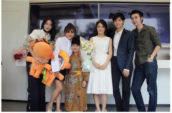 陆骏瑶《又拐黄》跪烂护膝 变贴心姐姐广圈粉