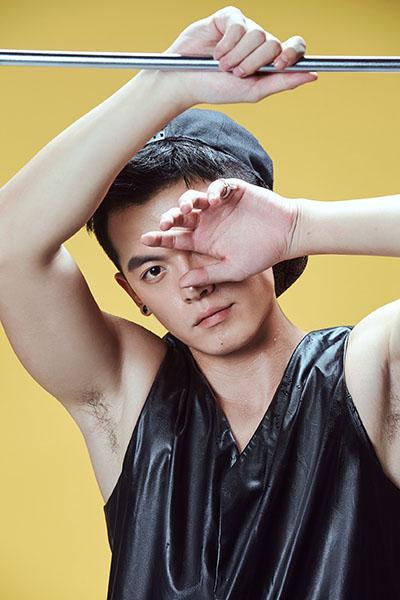 《麻辣变形计》热播 王煜上演紧张黑客大战 