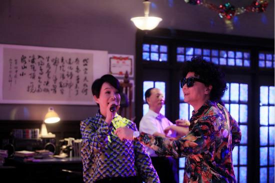 陈明变装重返80年代 《星厨》舞台献唱歌曲