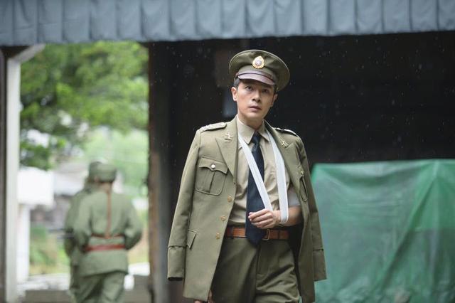 万思维《女匪首传奇》杀青 穿上军装就是自己