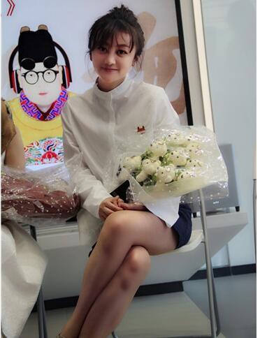 陆骏瑶《又拐黄》跪烂护膝 变贴心姐姐广圈粉