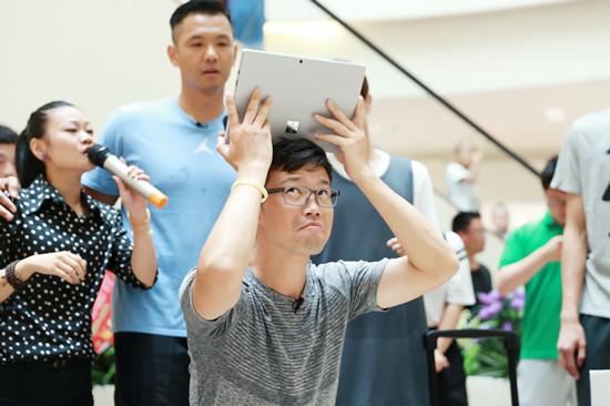 飙歌“化缘”走T台才艺尽显 王迅笑耀星联家族