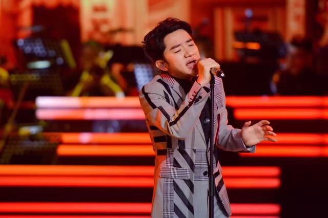  王祖蓝携手杜丽莎空灵献唱 李亚男性感伴舞