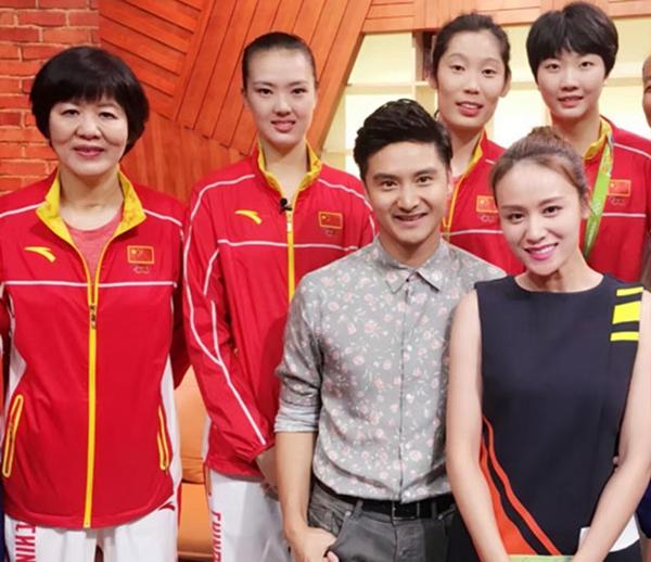 田亮女排夺冠后见郎平 推荐森碟拜师郎导练排球