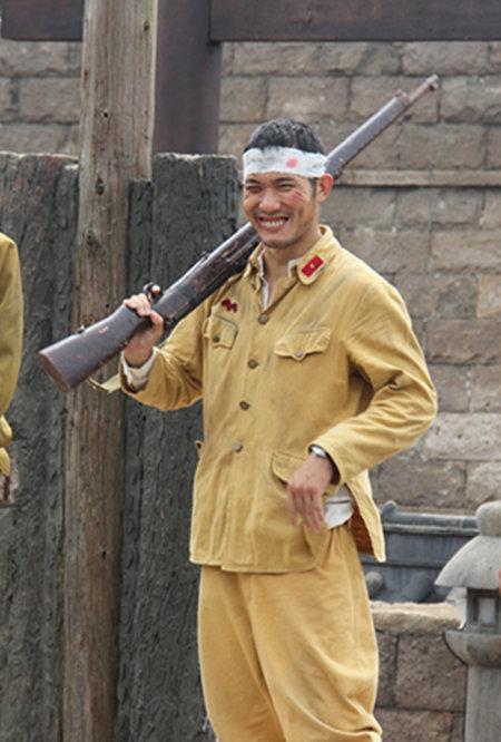 爱音乐的皇叔风刃 竟是打耳洞爱说唱的嘻哈boy