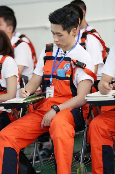 魏晨助攻学姐Ella电话要债 汽修课变超级玛丽