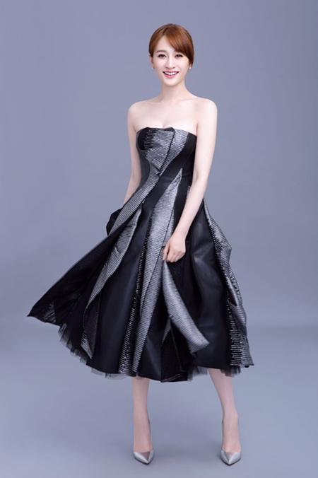 颠覆出镜！李小冉演开启霸屏演绎跨时代角色