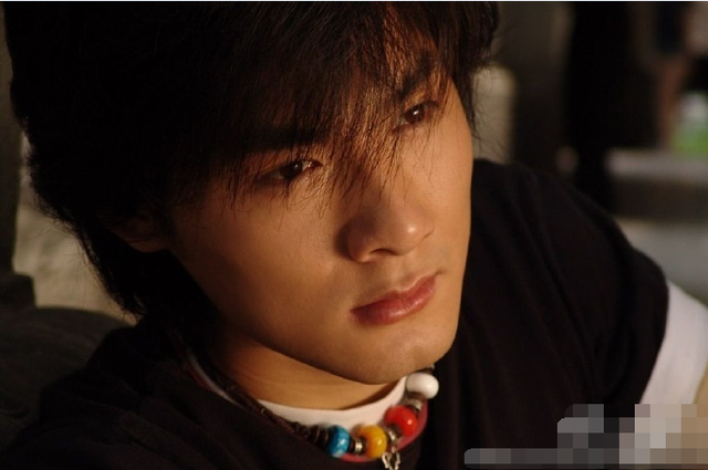 爱音乐的皇叔风刃 竟是打耳洞爱说唱的嘻哈boy