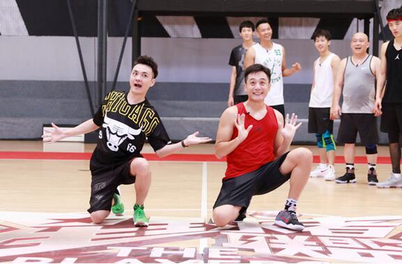 王燕阳脱衣秀肌肉 陈建州田明鑫演绎灵魂艺术家