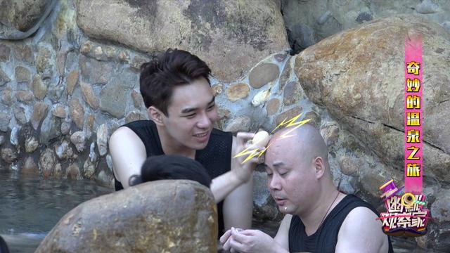 泡温泉名堂多 小哥作死拉电线下水