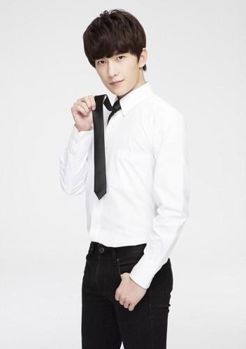 杨洋方回应演戏纠纷：未坐地涨价 无天价片酬