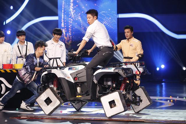 法制主持变“科学怪人” 撒贝宁的科学养成记