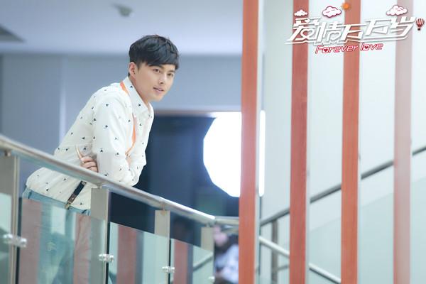 《爱情万万岁》剧照曝光 叶祖新演绎90后裸婚族