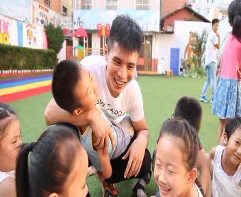 《幸福来敲门》大四学生支教大山留守儿童