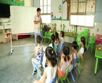 《幸福来敲门》大四学生支教大山留守儿童