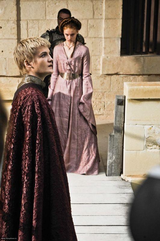 “三傻”并不傻 淑女也能驾驭权力的游戏