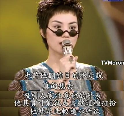 含铁球、仰卧起坐、穿衣被诟病,王菲也有被综艺节目虐得很惨的时候!