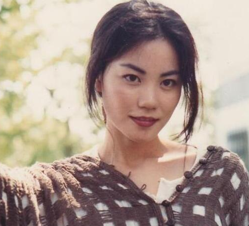 含铁球、仰卧起坐、穿衣被诟病,王菲也有被综艺节目虐得很惨的时候!