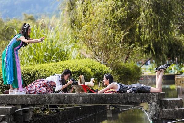 《我们》“摄影师”徐娇脑洞大开 掌镜维密天使