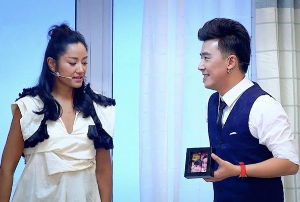 《百变吧星居》瞿颖家中被曝摆放和张艺兴合影