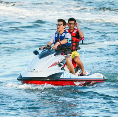 张继科和谢娜同时落水：孙杨选择救张继科