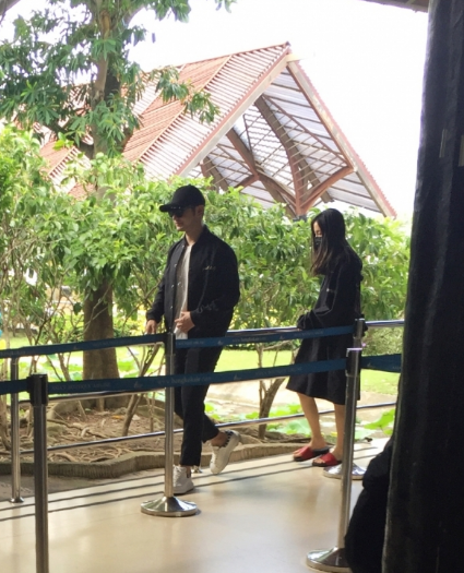 黄晓明夫妇国外度假 享受最后的二人世界?