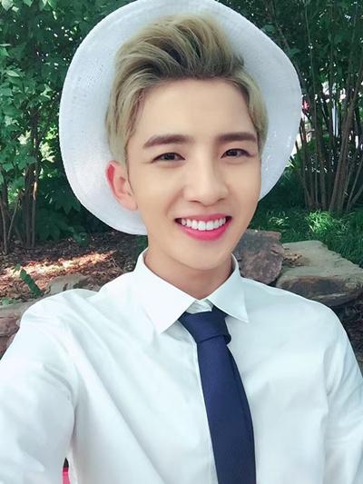 李政军《整垮前女友》杀青 尽显欧巴气质