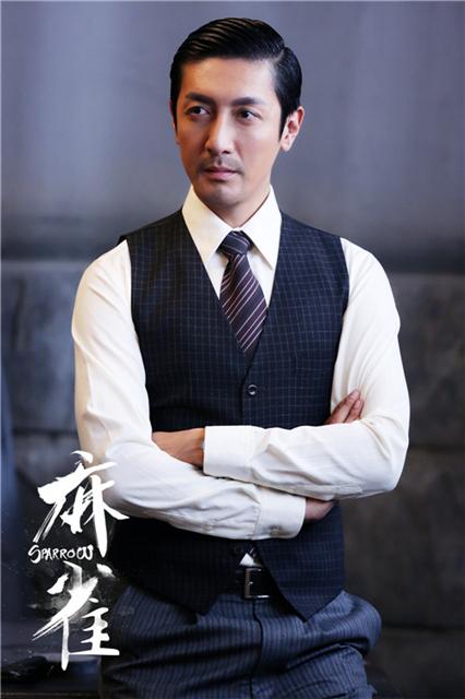 长袍毕BOSS上线 张鲁一《麻雀》造型狂圈粉