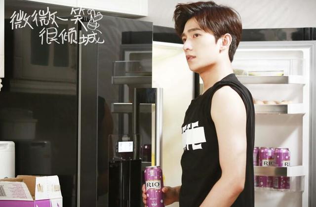 深圳卫视《微微》开播 杨洋郑爽“模范”恋爱