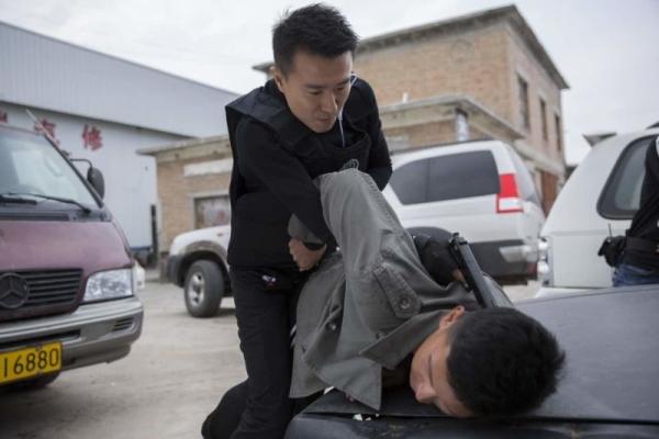 臧晋《尸语者》演技飙升 被称“小孙红雷”