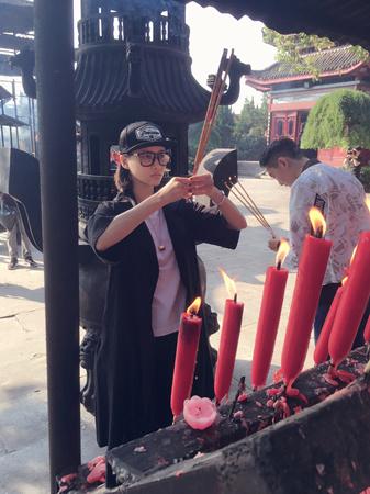 《镇魂街》开机 白柳汐变身冷酷女将霸气十足