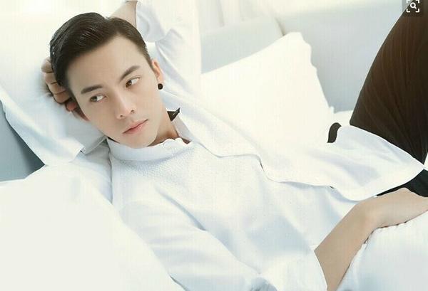 王龙华鹿晗李易峰:谁是真正的白衬衫男神?