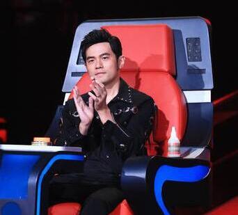 “国民歌手”青黄不接 仅靠颜值和炒作难以为继