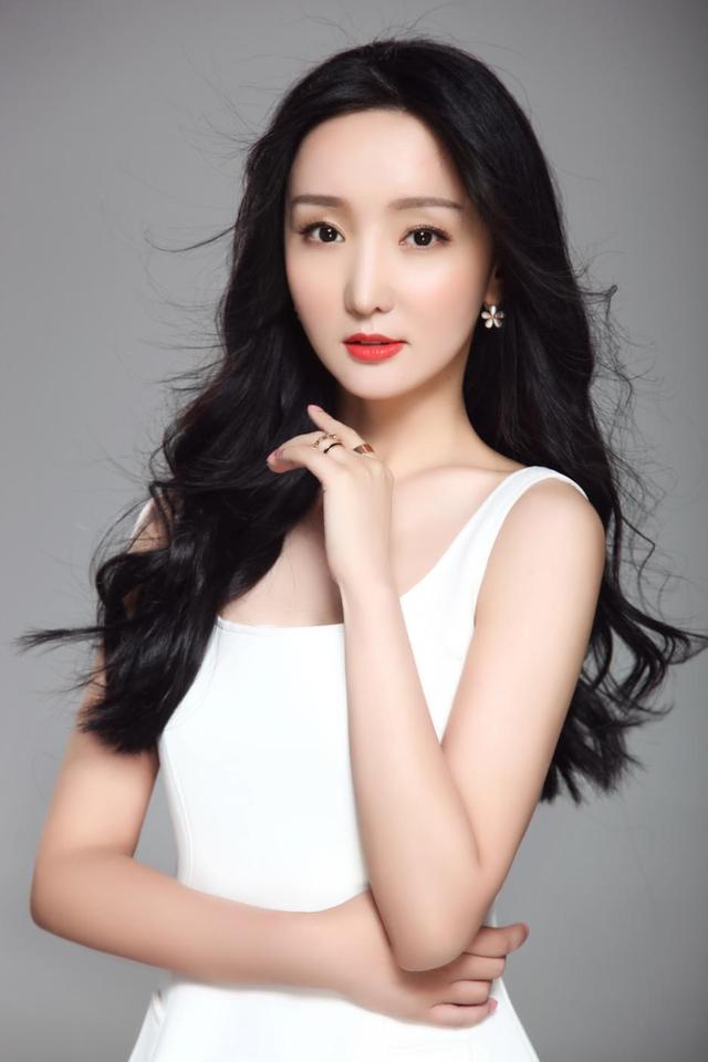 《福根进城》狄琬雯纯美大片曝光 气质清新