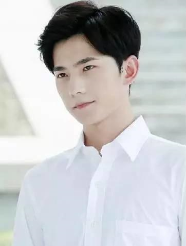 王龙华鹿晗李易峰:谁是真正的白衬衫男神?