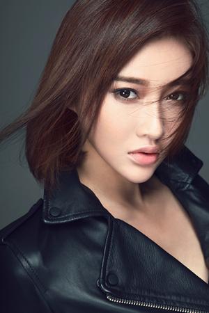 《镇魂街》开机 白柳汐变身冷酷女将霸气十足