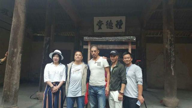 栾岚出品电视剧《零零后之迷失的童年》开机